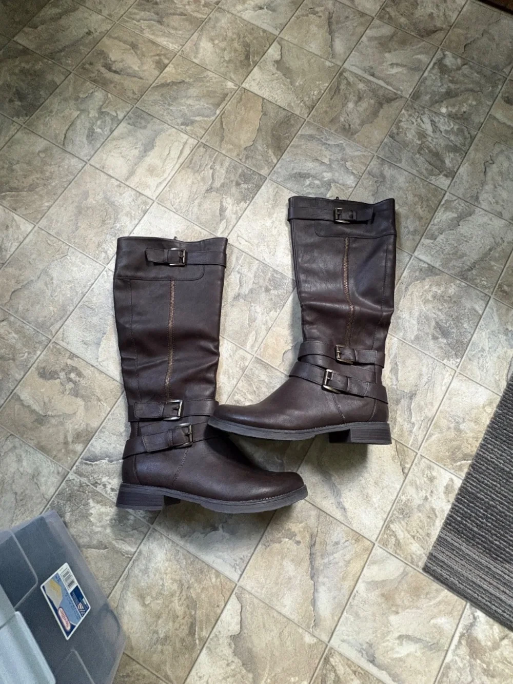 Woman’s shoes